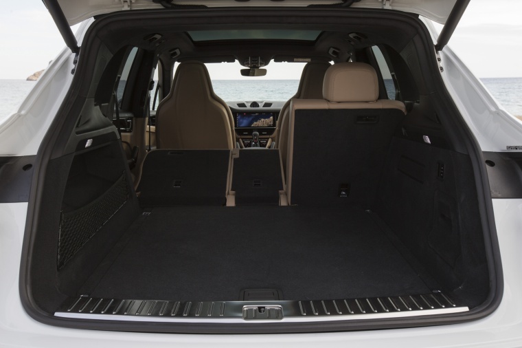 2019 Porsche Cayenne S AWD Trunk with Rear Seat Folded